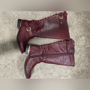 Woman’s Lace Up Boots